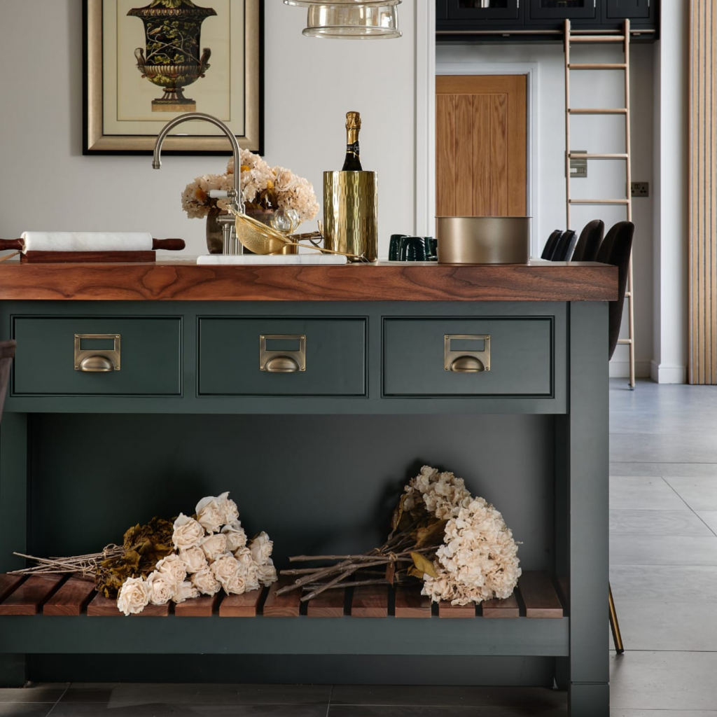 ENTRANCE KITCHEN DETIALS